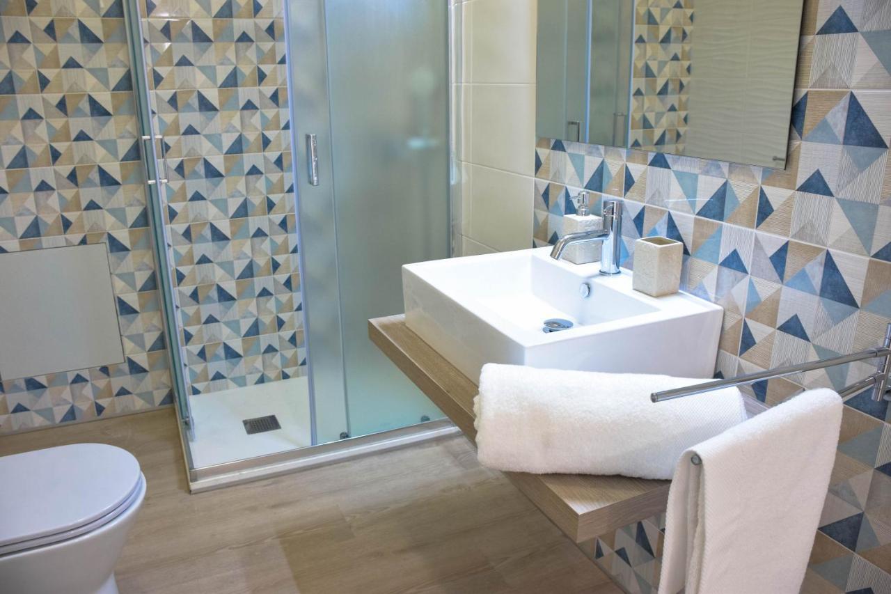מרינה די ג'ויוסה איוניקה Accomodati B&B מראה חיצוני תמונה