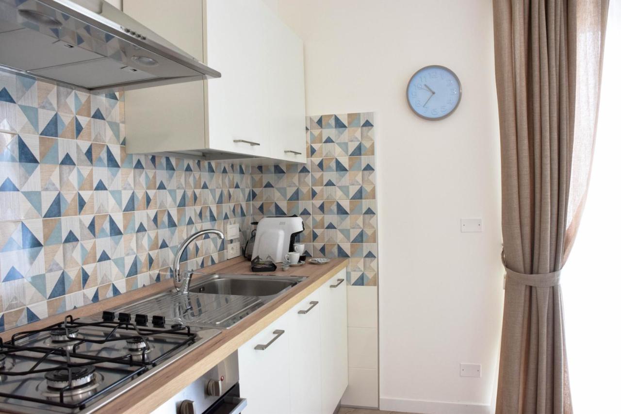 מרינה די ג'ויוסה איוניקה Accomodati B&B מראה חיצוני תמונה
