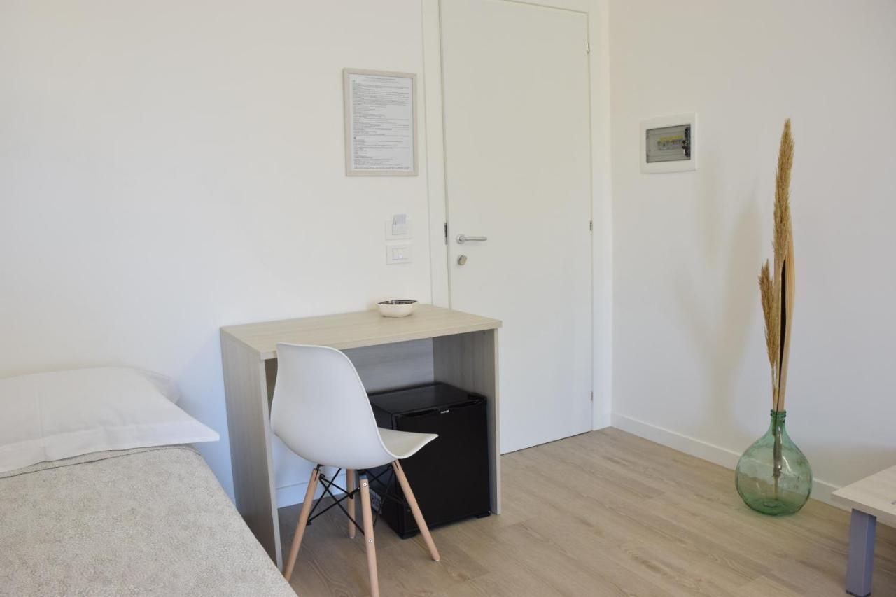 מרינה די ג'ויוסה איוניקה Accomodati B&B מראה חיצוני תמונה