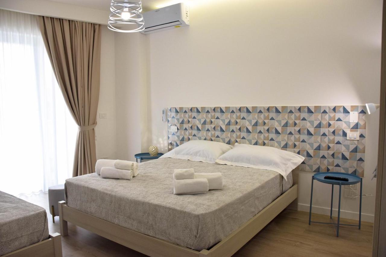 מרינה די ג'ויוסה איוניקה Accomodati B&B מראה חיצוני תמונה