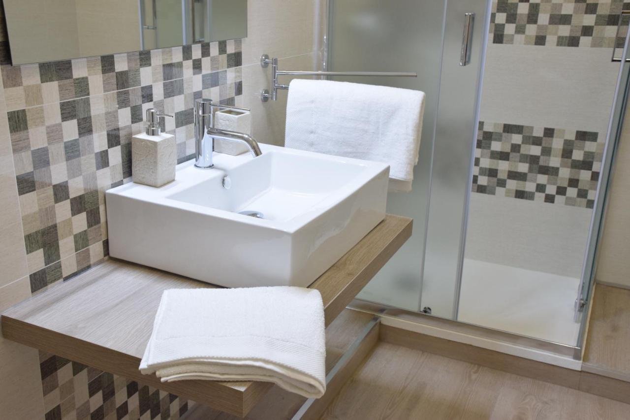 מרינה די ג'ויוסה איוניקה Accomodati B&B מראה חיצוני תמונה