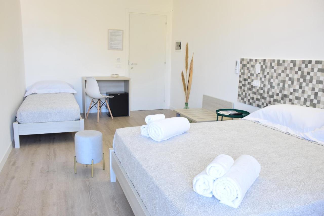 מרינה די ג'ויוסה איוניקה Accomodati B&B מראה חיצוני תמונה