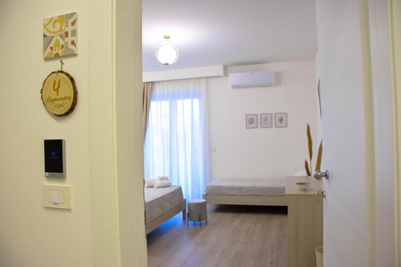 מרינה די ג'ויוסה איוניקה Accomodati B&B מראה חיצוני תמונה
