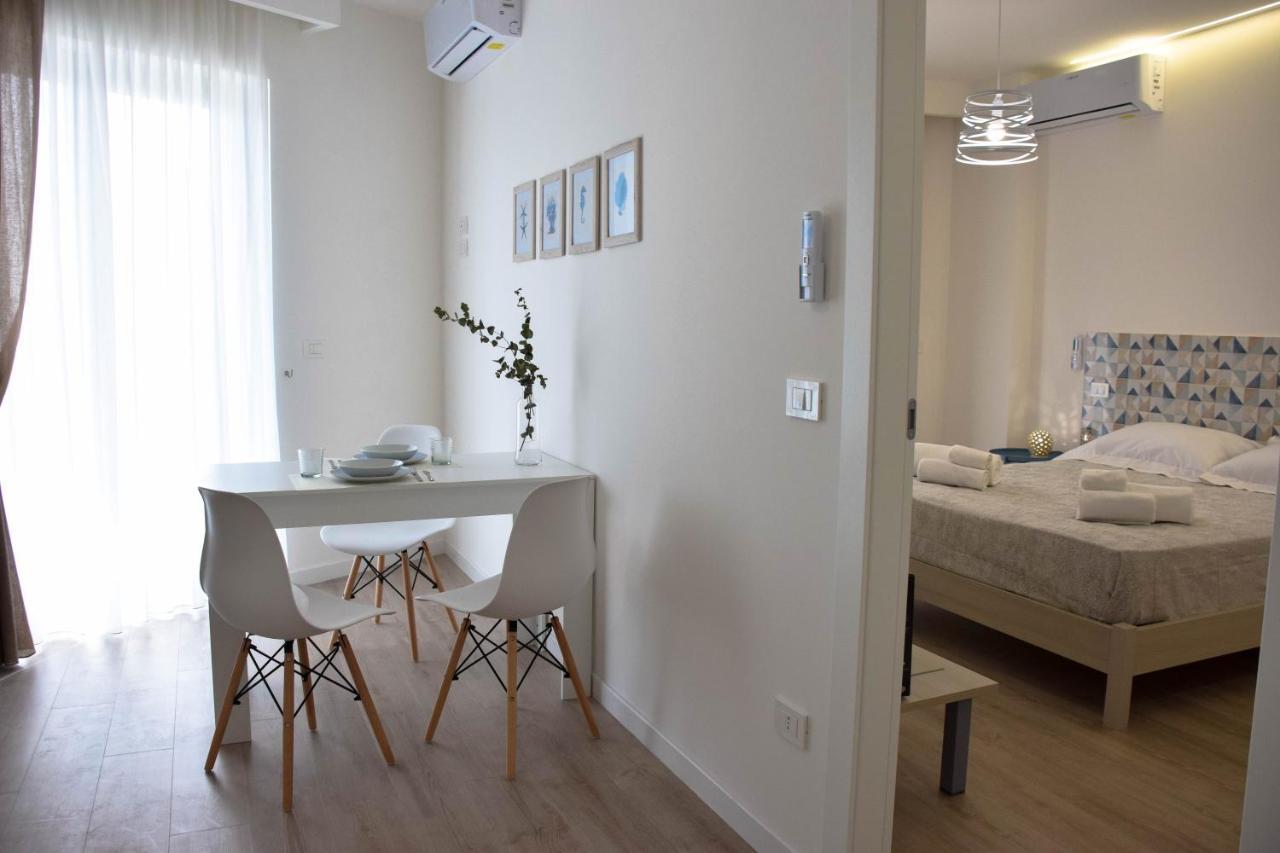 מרינה די ג'ויוסה איוניקה Accomodati B&B מראה חיצוני תמונה