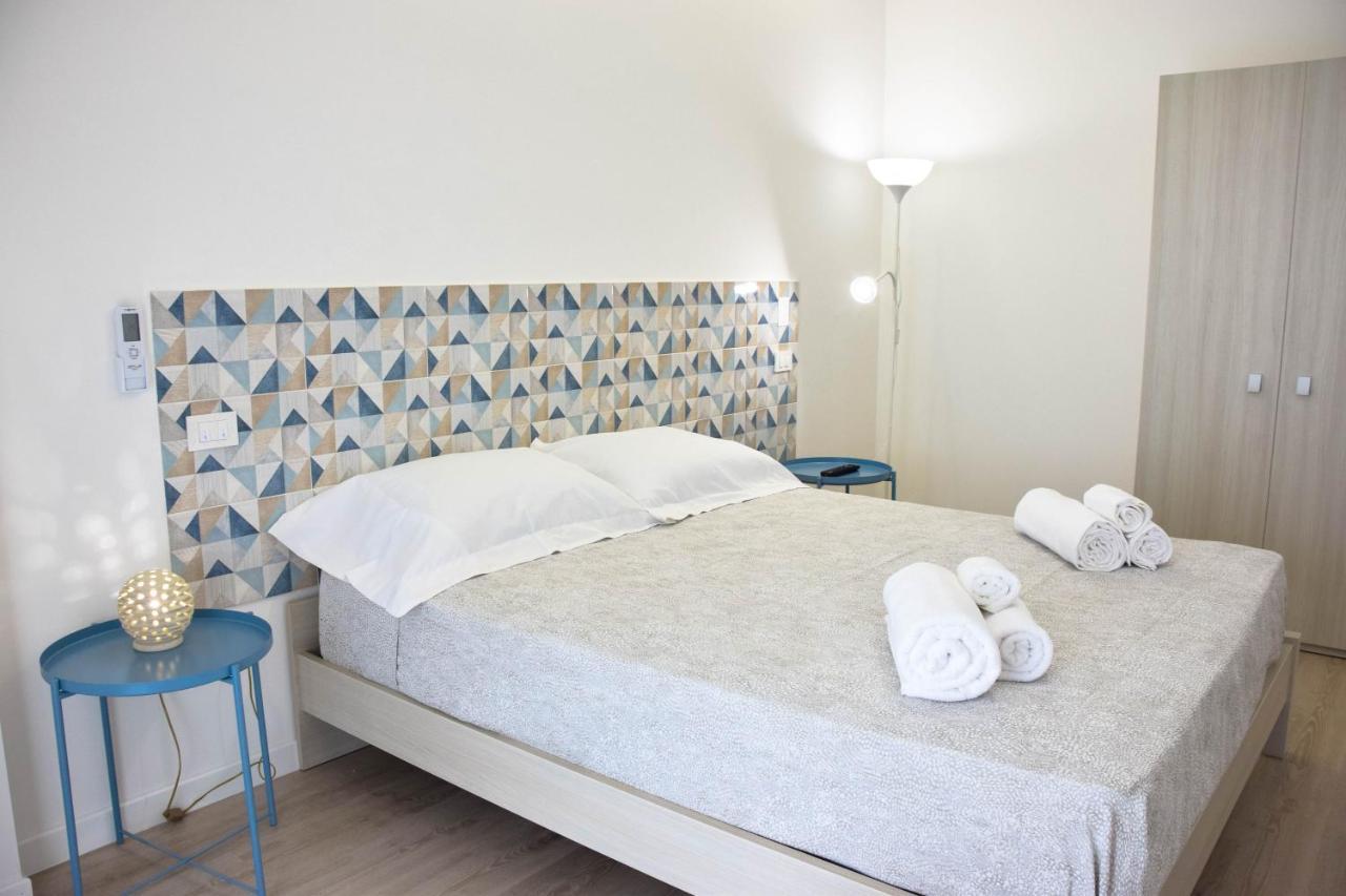 מרינה די ג'ויוסה איוניקה Accomodati B&B מראה חיצוני תמונה