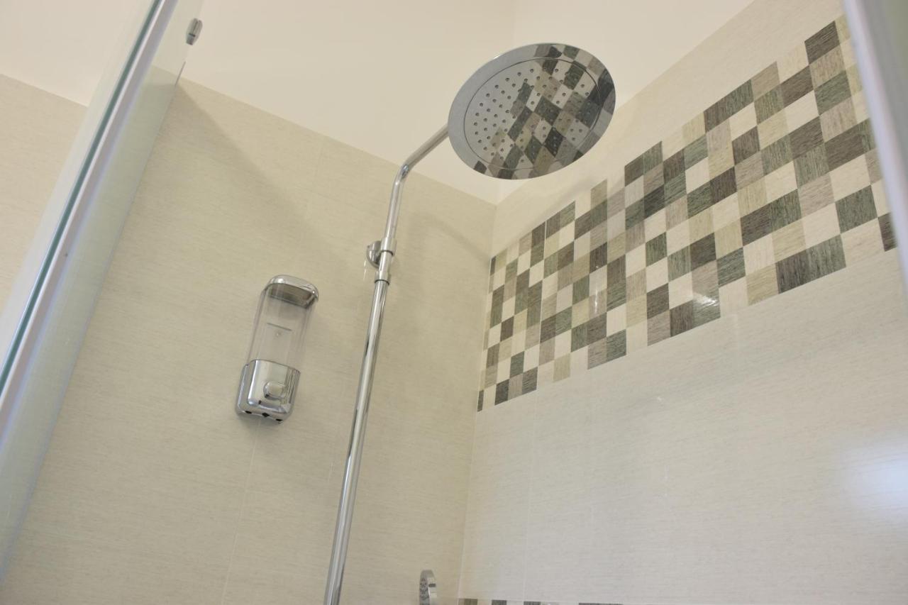 מרינה די ג'ויוסה איוניקה Accomodati B&B מראה חיצוני תמונה