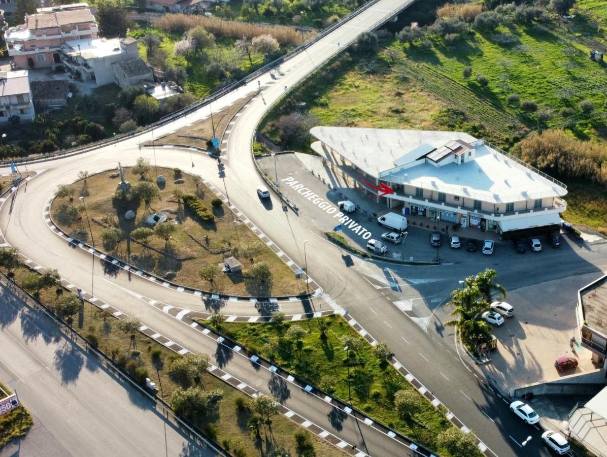 מרינה די ג'ויוסה איוניקה Accomodati B&B מראה חיצוני תמונה