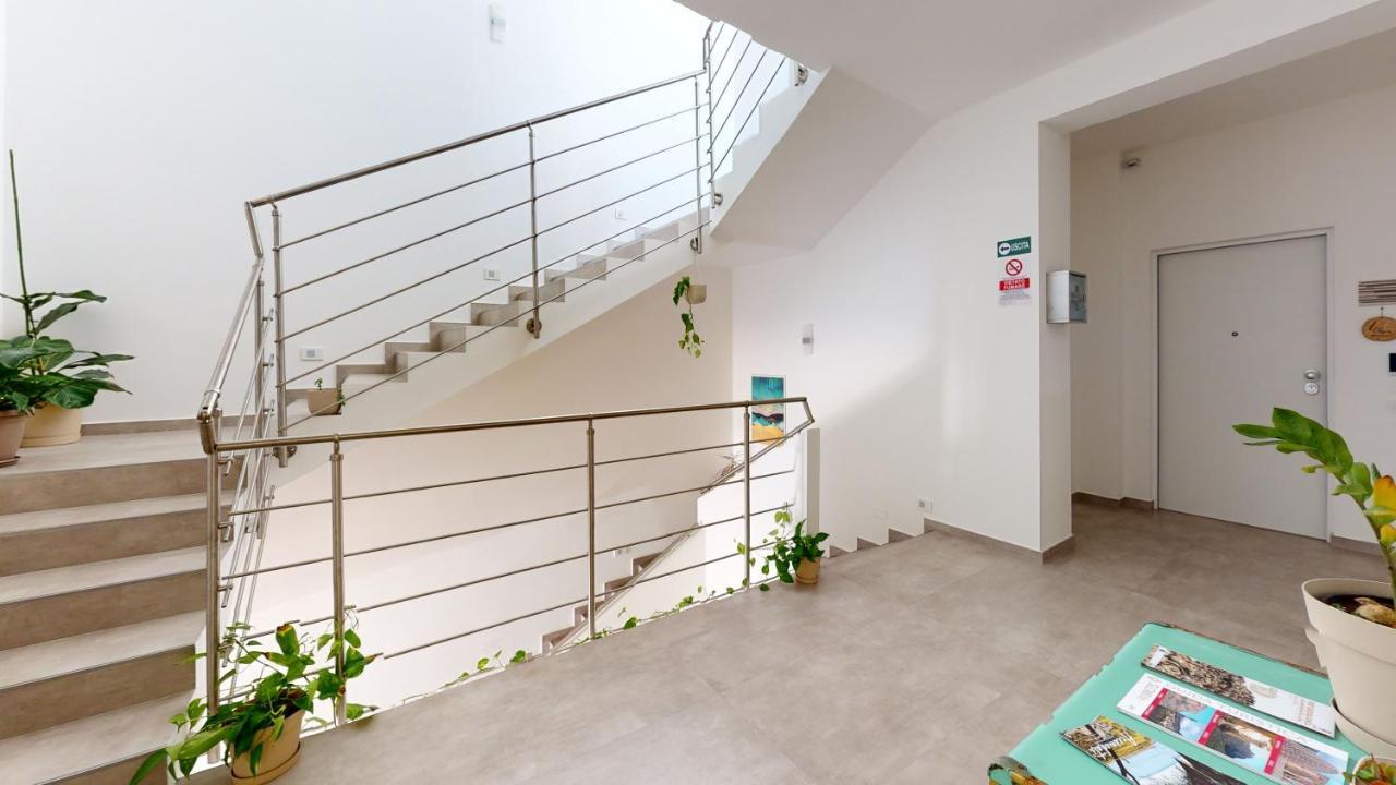 מרינה די ג'ויוסה איוניקה Accomodati B&B מראה חיצוני תמונה