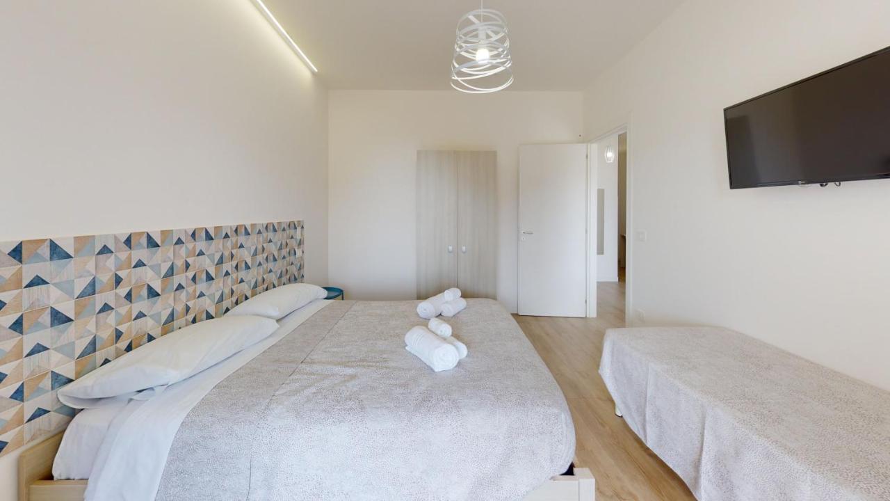 מרינה די ג'ויוסה איוניקה Accomodati B&B מראה חיצוני תמונה